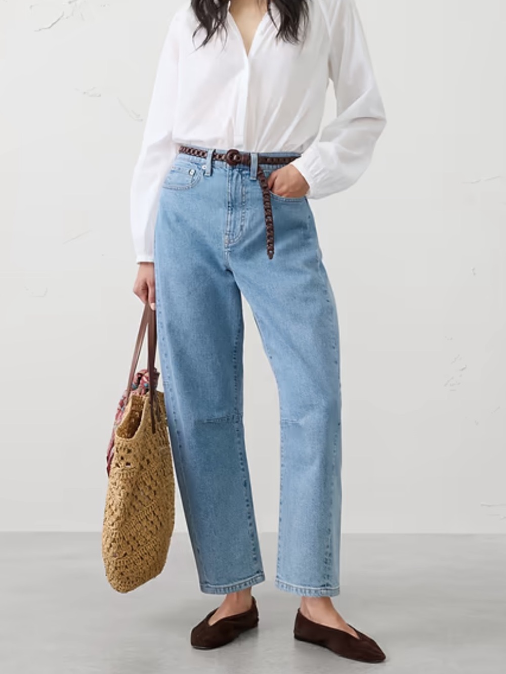 Banana Republic Mid Rise Barrel Leg Jeans in Light Wash